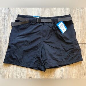 Columbia Women's Black Sandy River Cargo 6" Inseam Short, Size Large